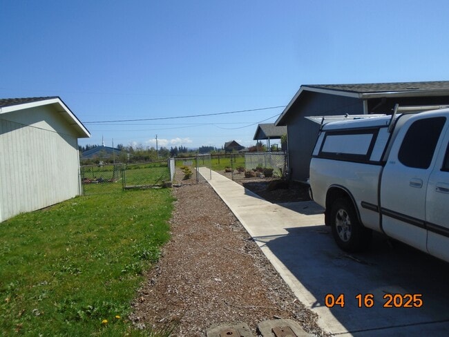 Building Photo - 632 N 4th St