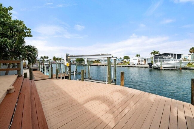 Building Photo - 44 Aqua Ra Dr