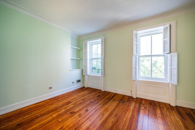 Building Photo - 206 S 43rd St