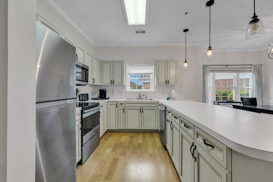 Building Photo - 4815 Orchid Way