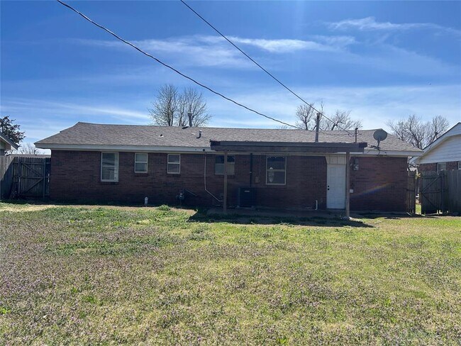 Building Photo - 6905 NW 60th St