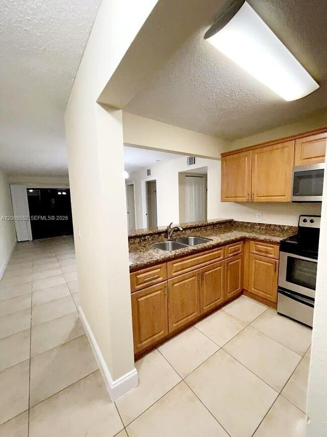 Building Photo - 1522 Lake Crystal Dr
