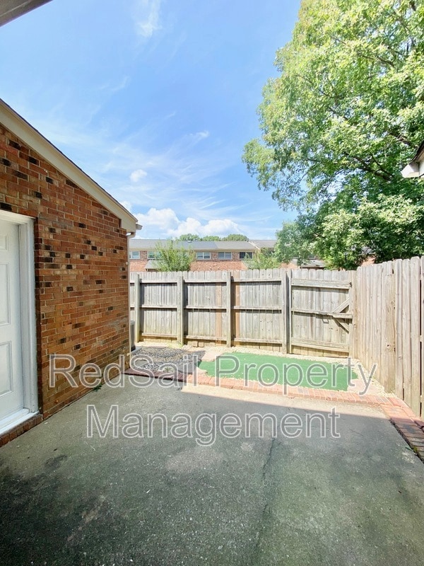 Building Photo - 398 Circuit Ln