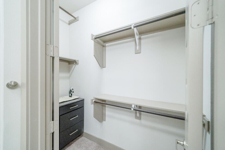 Building Photo - 1251 State St