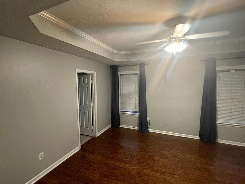 Building Photo - 1717 Point W Dr