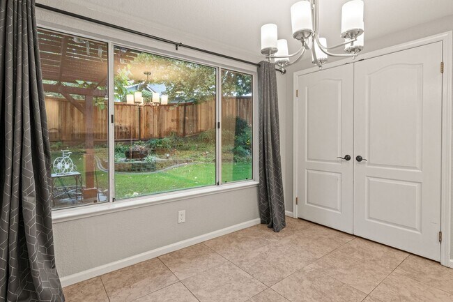 Building Photo - Luxury 4-Bedroom Home with Designer Upgrad...