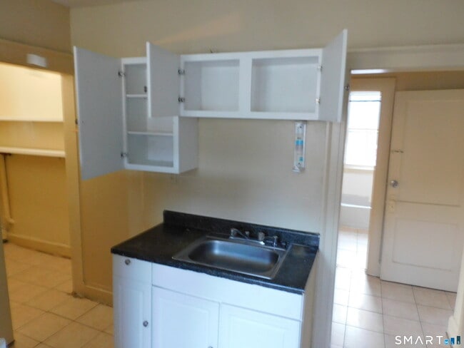 Building Photo - 293 Westland St