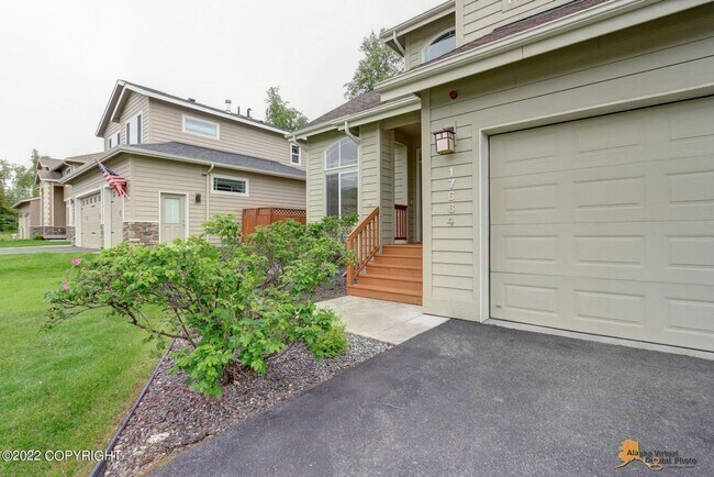 Building Photo - Stunning home conviently located by Eagle ...