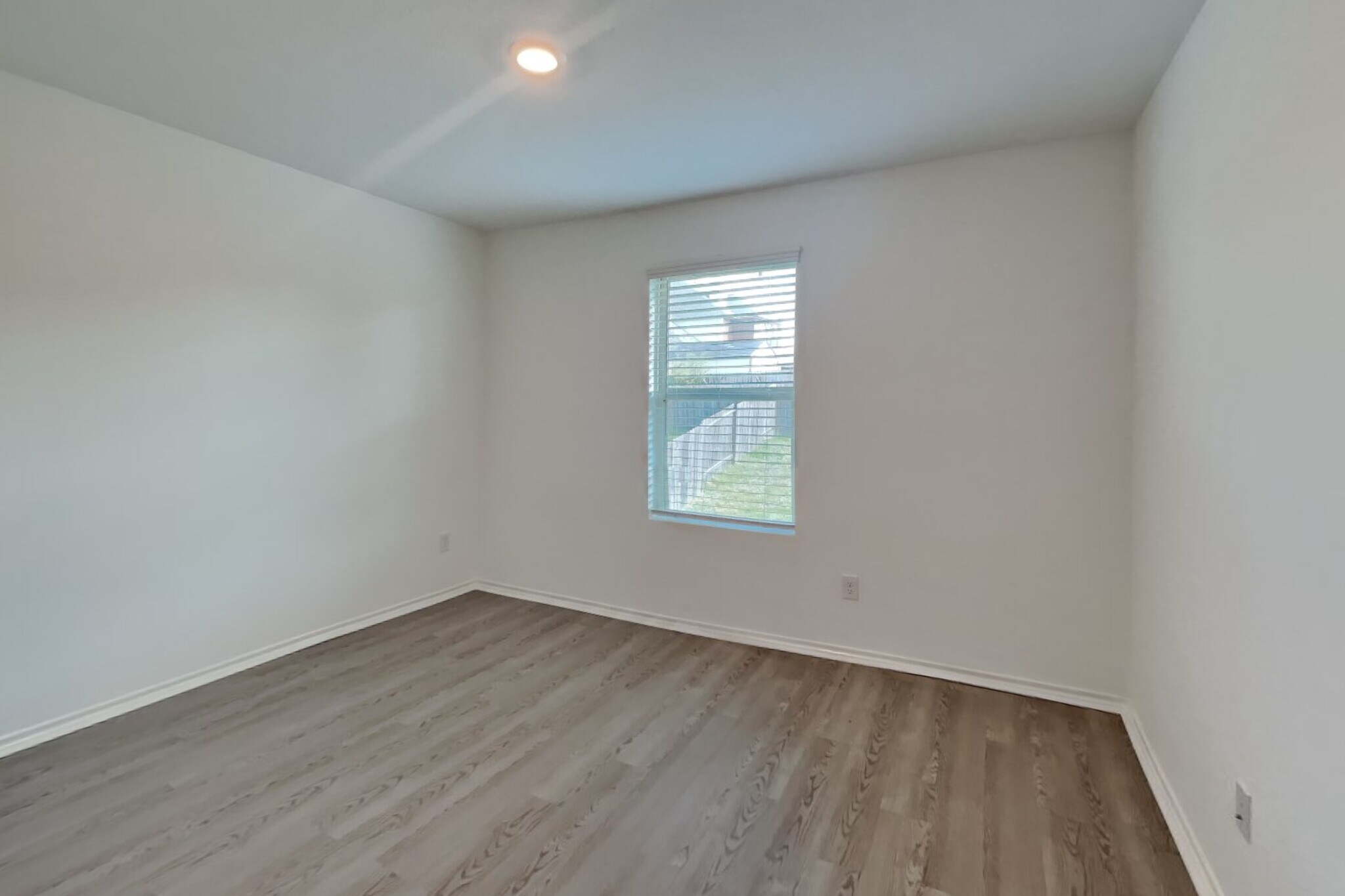 Building Photo - 11106 N Lake Mist Ln