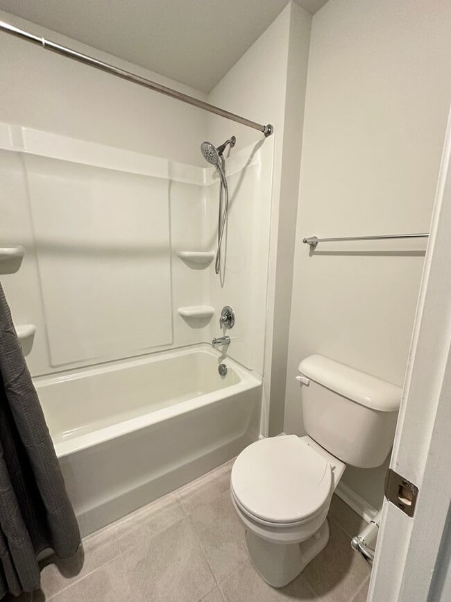 Building Photo - 4 Br/2.5 Bth in The Watergrass Community