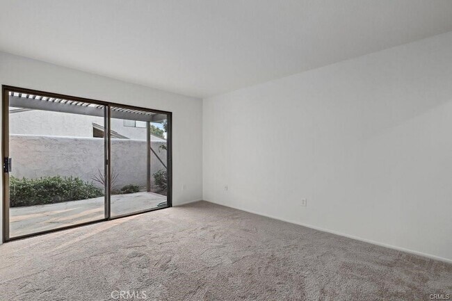 Building Photo - 442 N Vía Porto