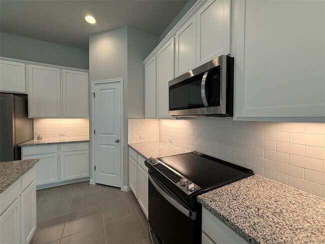 Building Photo - 320 Creek Rd