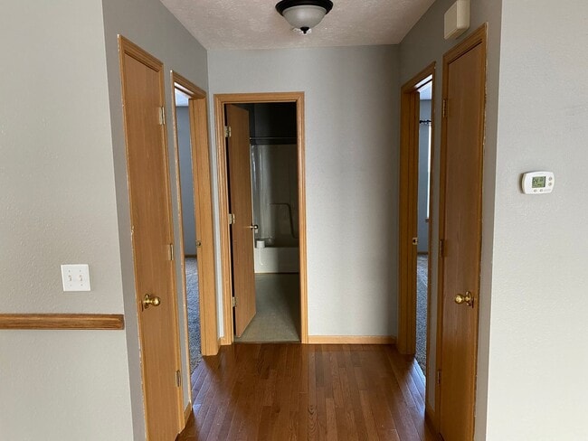 Building Photo - Duplex For Rent! Valley NE