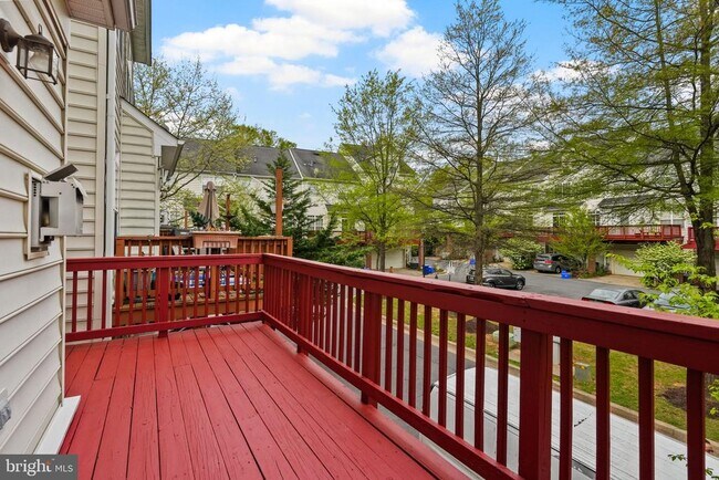 Building Photo - 13044 Town Commons Dr