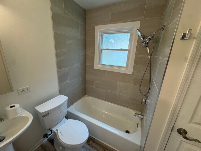 Building Photo - 2201 Chester Ave