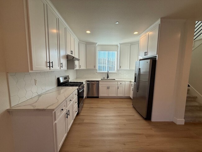 Building Photo - 8461001/85