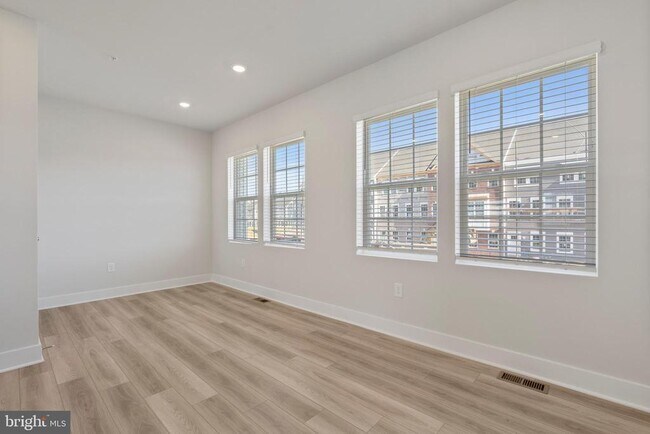 Building Photo - 1830 Parham Wy