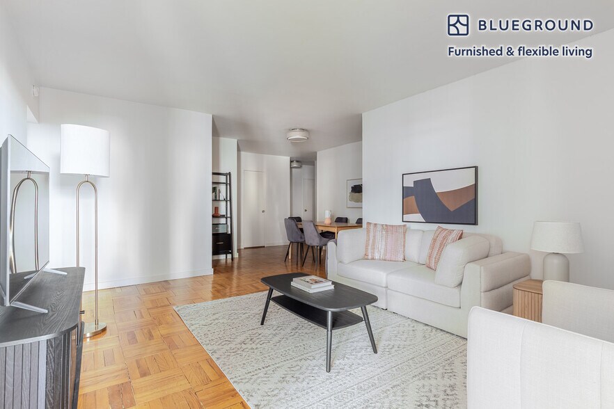 Building Photo - 300 E 46th St