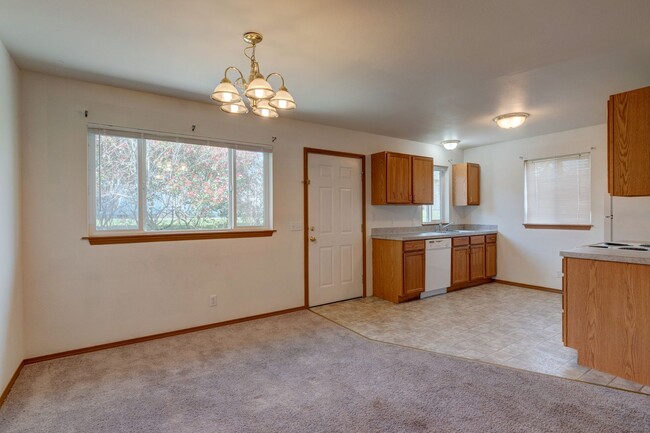 Building Photo - 1245-1431 NW Falls Creek Lp