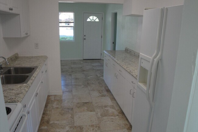 Building Photo - Three Bedroom One Bathroom House For Rent