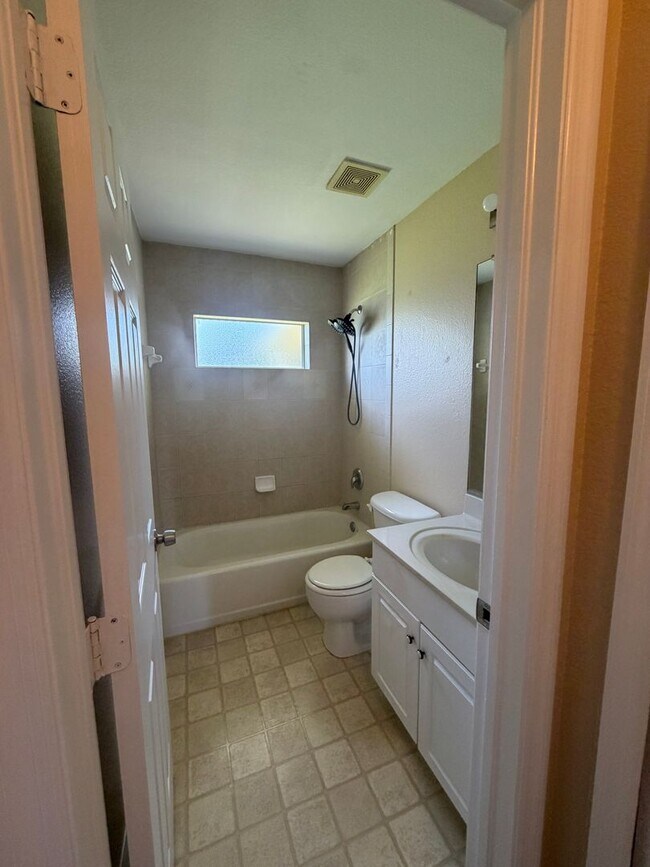 Building Photo - 3 Bedroom 2 bathroom 2 car garage home for rent in Cape Coral FL!