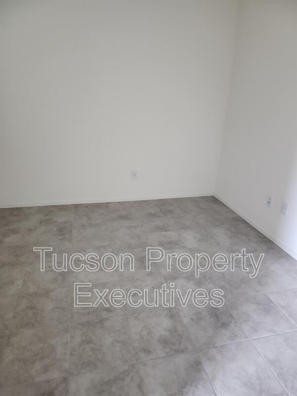 Building Photo - 6391 E Calle Hora Cero