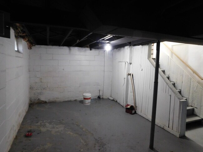 Building Photo - 6490 Stahelin Ave