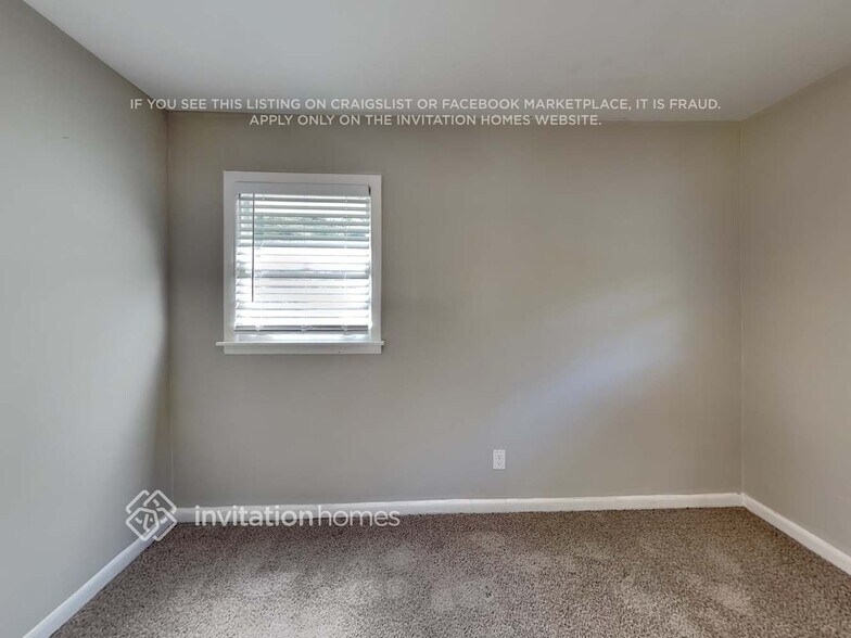 Building Photo - 3582 Highwood Dr SW