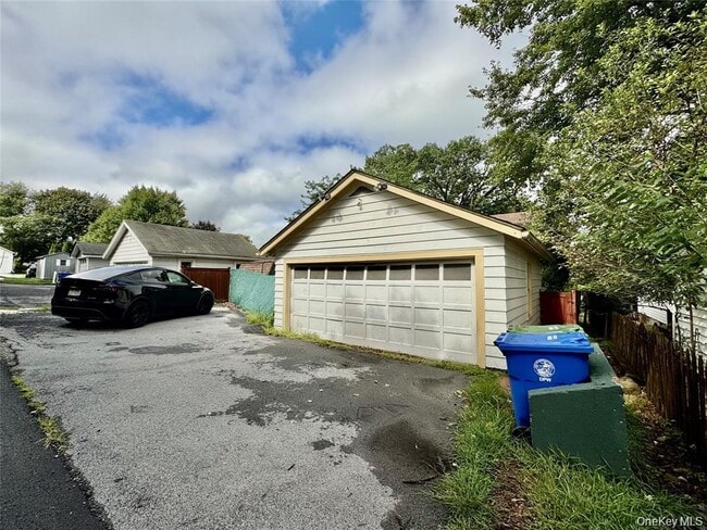 Building Photo - 73 Watkins Ave