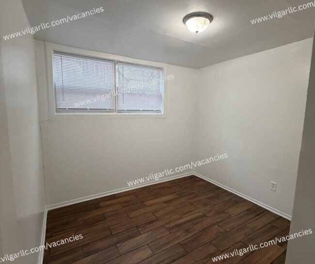 Building Photo - 700 E 20th Ave