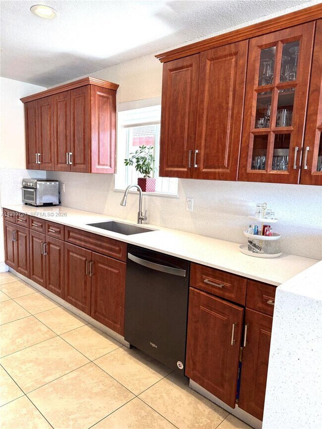 Building Photo - 16950 SW 93rd Ave