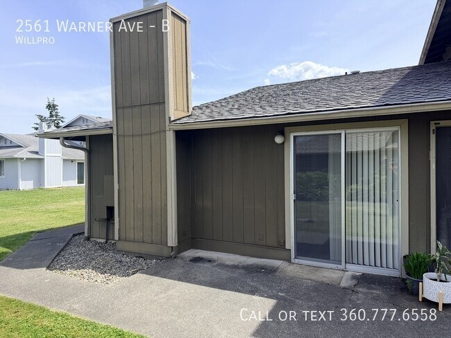 Building Photo - 2561 Warner Ave