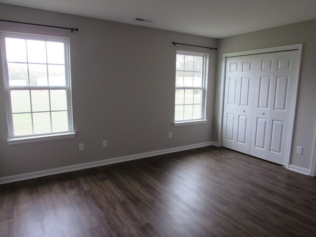 Building Photo - 1000A Mayfield Dr