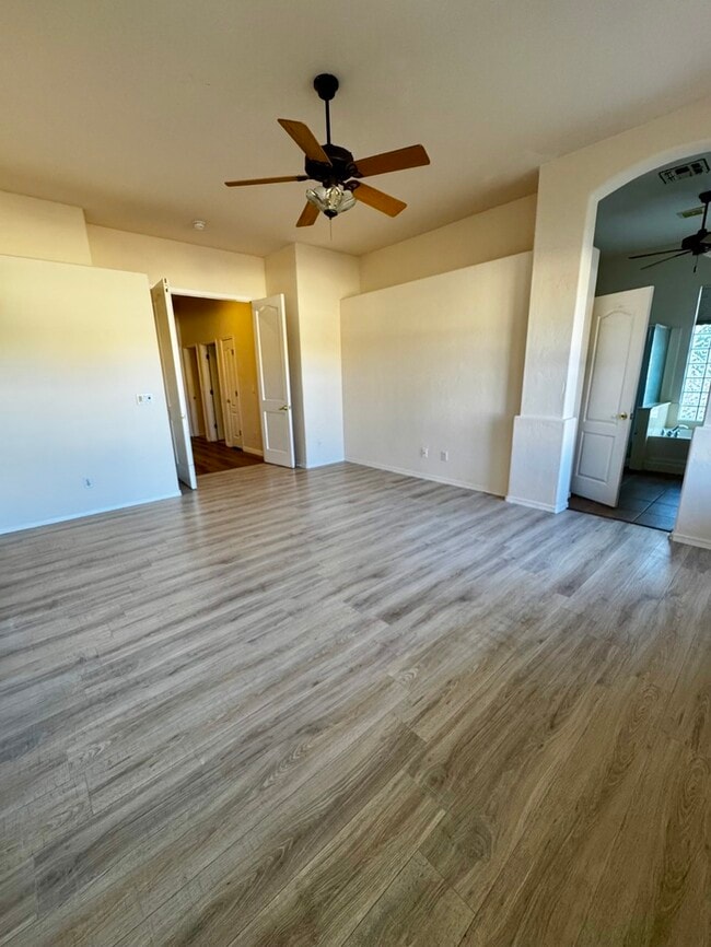 Building Photo - FOR RENT