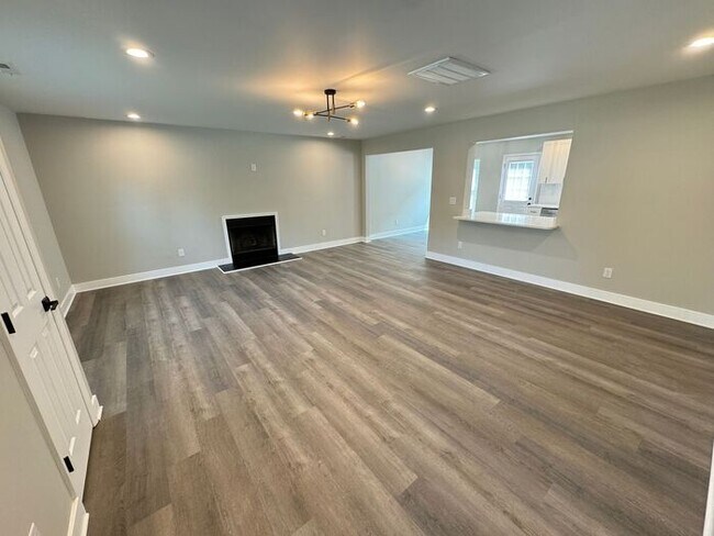 Building Photo - Fully Updated 4 Bedroom Home in Raleigh