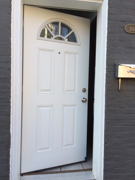 Building Photo - 108 S 11th St