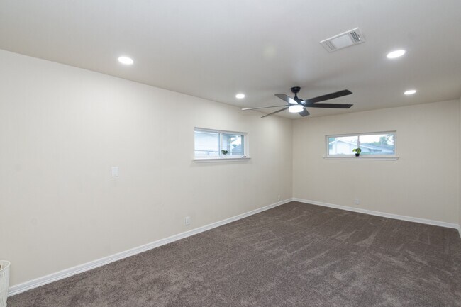 Building Photo - 5834 Overdale St