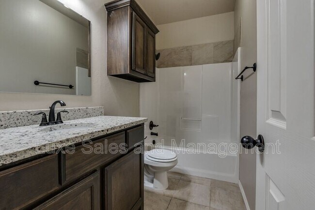 Building Photo - 1308 Garden Gate Dr