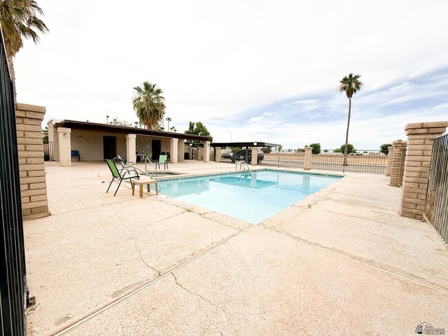 Building Photo - 1465 E Laguna Pl