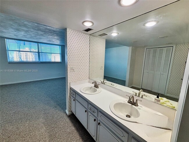 Building Photo - 609 Ocean Dr