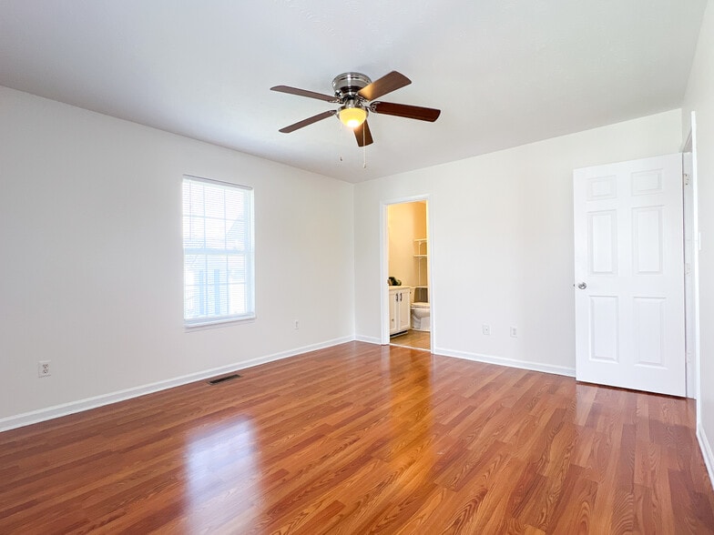 Primary Bedroom - 1451 N Delphine Ave