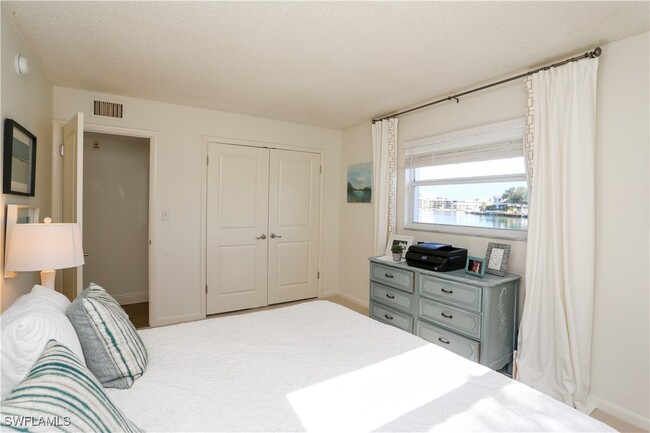 Building Photo - 333 Harbour Dr