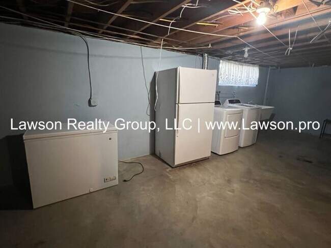 Building Photo - Very Nice & Spacious Home in Hidden Valley Neighborhood - Pet Friendly!