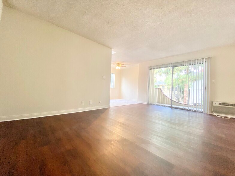 Building Photo - 7010 Lanewood Ave