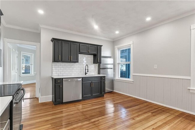 Building Photo - 382 Orms St