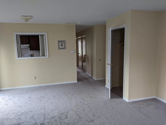 Building Photo - 4800 Moreland Dr W