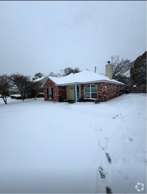Building Photo - 30551 Oak Crest Rd