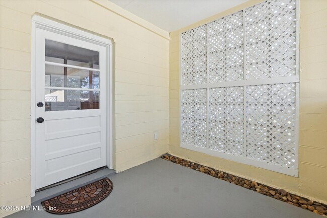 Building Photo - 863 Westgate Dr