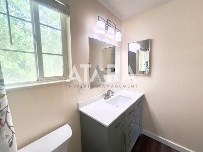 Building Photo - 11837 Sunrise View Dr