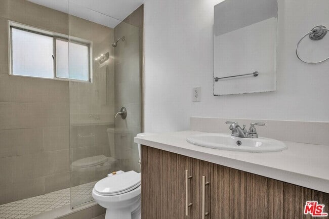 Building Photo - 149 S Hayworth Ave